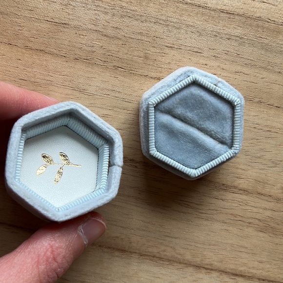 Pale blue ring box - Picture 5 of 6